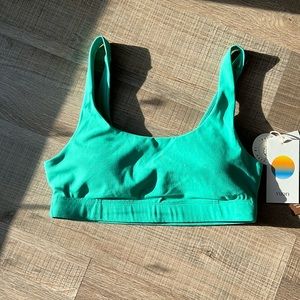 Vuori sports bra